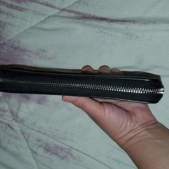 - Kate Spade glitter embossed zippy wallet - Picture 3 of 6